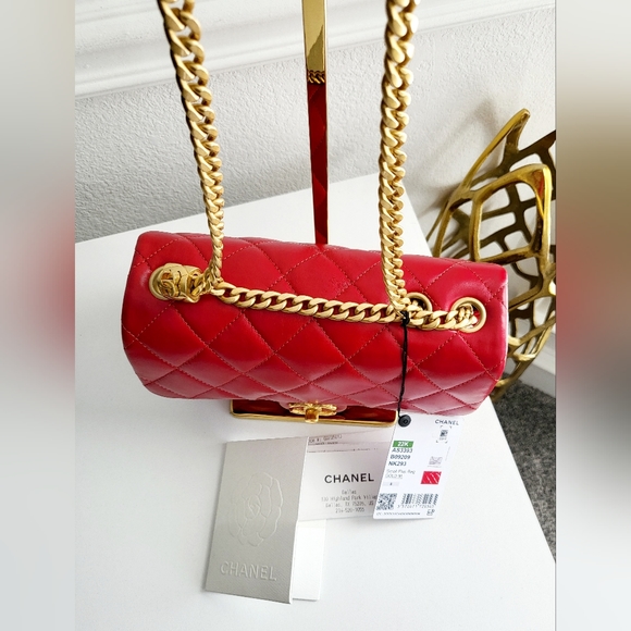 New With Tags Chanel Red Quilted Limited Edition Small Flap Bag - Microchipped - Picture 4 of 16